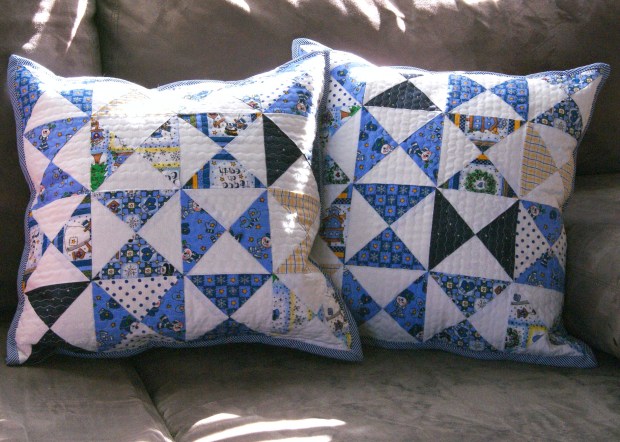 That Crafty Cara's Scrappy Snowman Pillows