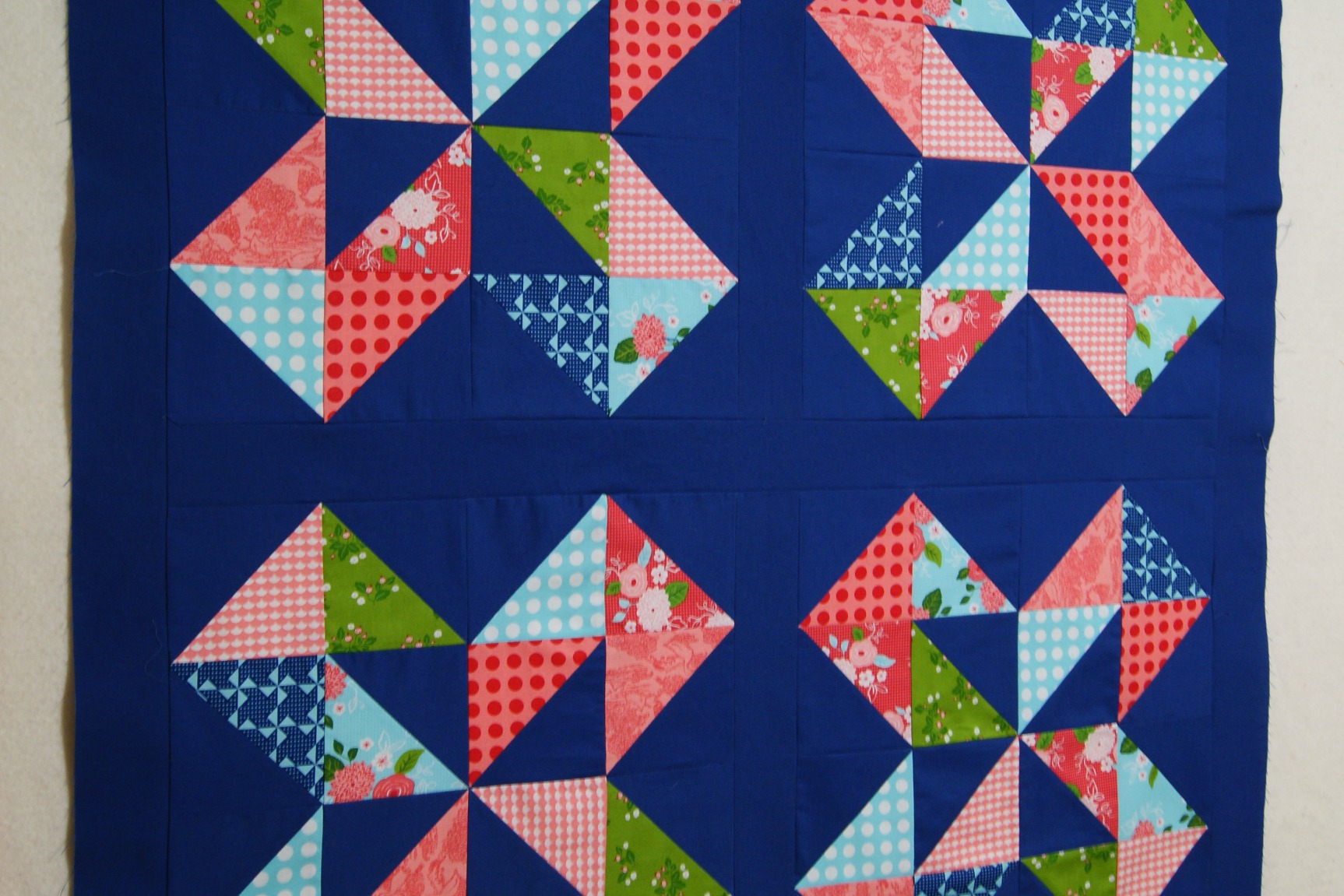 Star Cakes quilt, a free pattern from the Fat Quarter Shop, made with Gooseberry Fabrics and Bella Solids in Admiral Blue.