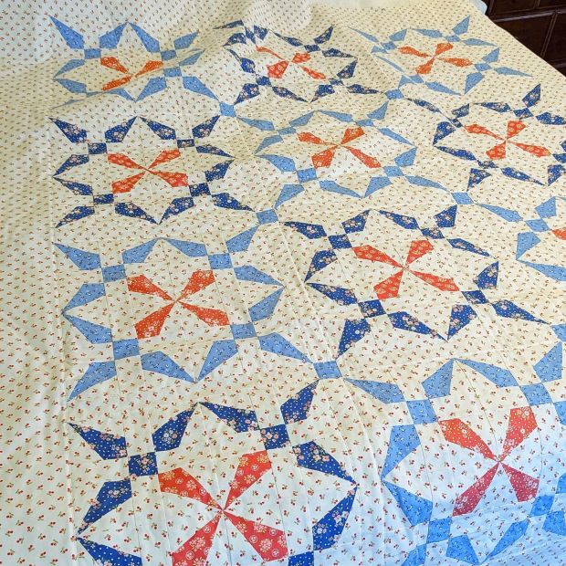 King David’s Crown quilt pattern in Cali & Co. fabric, made by That Crafty Cara (Cara Brooke) for Fat Quarter Shop